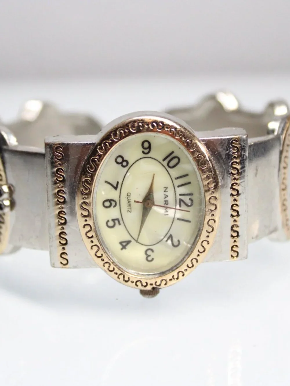 Narmi Women's Quartz Watch Silver Tone Horseshoe Cuff Bracelet Oval Dial